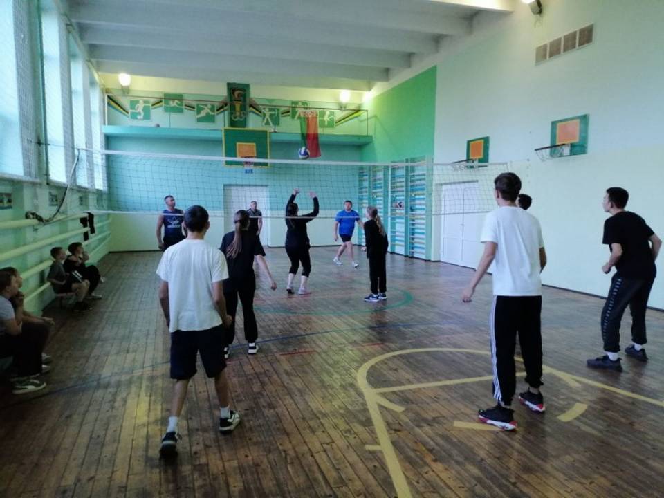 «В волейбол всей семьей»